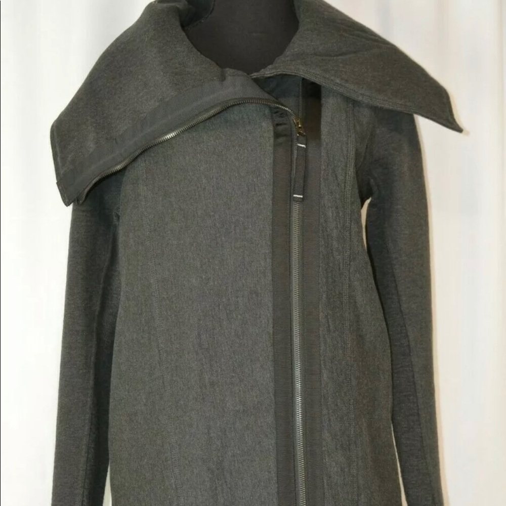 Lululemon Virasana Blanket Wrap Heathered Black - Picture 2 of 16